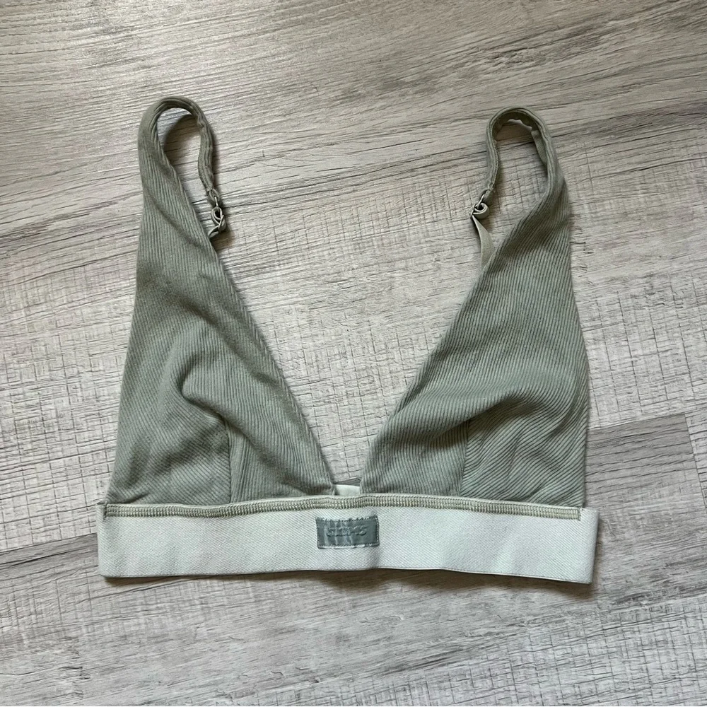 SKIMS Plunge Bralette Mineral Sage Green Small - Picture 5 of 11